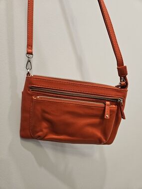 Danier Genuine Leather Handbag - Small Contemporary Vintage - Excellent